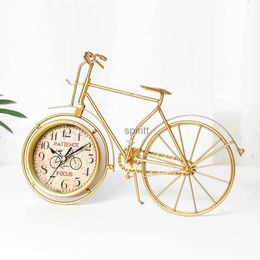 Bureau Tafelklokken Wandklok Vintage Metalen Driewielerklok Gouden Smeedijzeren Fietsklok Fiets Mute Klok Tafelornament Desktop Decoratief YQ240118