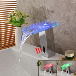 Bathroom Sink Faucets Torayvino LED Light Induction Faucet Deck Mounted Basin Brass Solild Sensor Waterfall Cold Water Tap