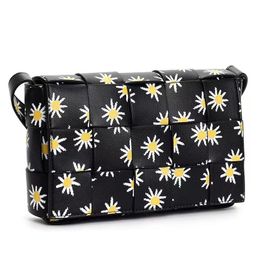 Genuine Leather Cassette Shoulder Bags 2024 New Daisy Printing Cross-body Bag Famous Brand Designer Handmade Knit Clutches Messenger Bags Purses And Handbags 2557