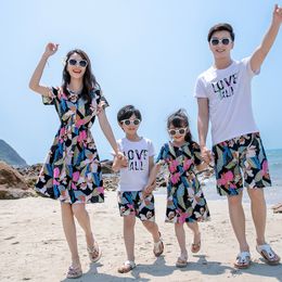 Family Matching Outfits Family Matching Outfits Summer Beach Mother Daughter Floral Dress Dad Son T-shirt Shorts Holiday Couple Lovers Outfit Seaside 230421