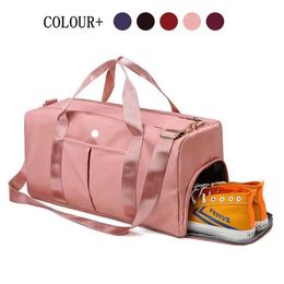 LL Duffel Bag Multifuncional Nylon Secret Storage Yoga Gym Grande Duffel s Unisex Travel impermeável Casual Beach Exercise Bagage Bags 15 Cores