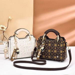 Shoulder Bags Fashion Women Letter Designer Cute Tote Bag Ladies Outdoor Travel Luxury Chains Square Handbags Crossbody Purse