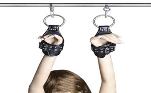 Сексуальные игрушки для женщин Кожаные манжеты с подвеской на щиколотке и запястье Удерживающие ремни для бондажа БДСМ Подвесные висячие наручники3491546