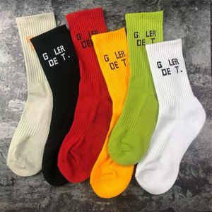 Дизайнерское письмо Мужские женские носки Чистый хлопок Спортивные носки модные вентилируемые комфортные чулки Street pop 11 цветов