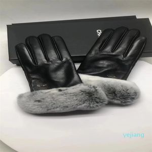 Erkek koyun derisi eldiven tasarımcısı cape siyah eldiven kış sıcak peluş gants klasikler moda