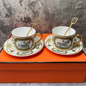 Набор чайных чашек и блюдец из 2 тонких фарфоровых кофейных чашек с золотой ручкой, королевские фарфоровые кружки для эспрессо для вечеринок 240102