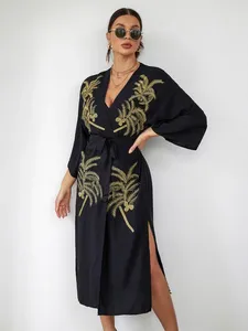 Costumi da bagno da donna Kimono da spiaggia Copricostume per le donne Costume da bagno ricamato con fiori dorati Mantello Abiti avvolgenti con cintura Pareo Costumi da bagno