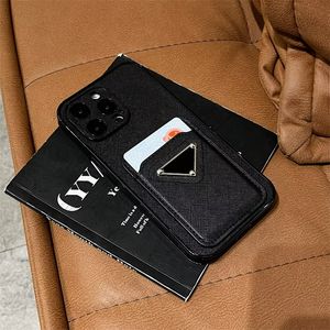 Capas carteira de designer de moda com capa traseira para cartão de crédito para iPhone 15Plus 13 Pro Max 12 Mini 11 XR 8 Plus 14 15 Pro Max Placa de identificação triangular de luxo Capa de couro PU
