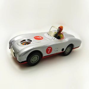 Забавная коллекция для взрослых, ретро заводная игрушка, металлический оловянный гонщик на гоночном автомобиле, механическая заводная игрушка, фигурки, модель, детский подарок 240103