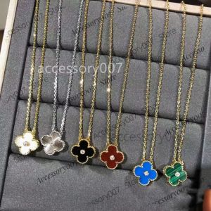 Tasarımcı Takı Kolyesi Yüksek Baskı Vanity Dört yapraklı çim kolye Elmaslar Doğal Fritillaria Agate Klasik Şanslı Çim Yaka Zinciri Renk