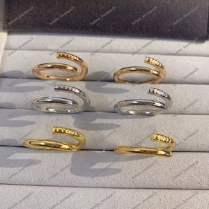 Band Nail Ring Love Ring Tasarımcı Takı Titanyum Çelik Gül Altın Gümüş Elmas Moda Klasik Tasarımcı Halkalar Kadın Kadın Çiftleri Sevgilisi Düğün Nişan