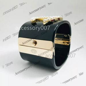 Дизайнерский ювелирный браслет CH Designer Bangle для женщины запястья подходит 16 17 18 см. Роскошная бренда Официальная копия премиум -подарка весенняя пряжка 007