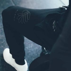 Брюки оптом 2017 МУЖСКИЕ спортивные штаны брюки хлопчатобумажные брюки на шнурке эластичные удобные гибкие брюки для бега с вышитым символом горячая распродажа