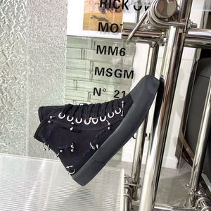 Yeni Paris Board Ayakkabı Tasarımcısı Lüks Marka Kadın Yüksek Top Tuval Dantel Yuvarlak Kafa Günlük Spor ayakkabılar Punk Stil Siyah Damlı Ayakkabılar Vintage eski zanaat ayakkabıları
