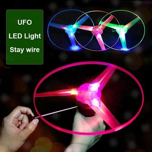 1pc engraçado girando flyer luminoso ufo disco voador led luz lidar com flash pai-filho brinquedos interativos para crianças jogo ao ar livre 240105