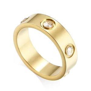 Tasarımcı Ring Love Ring Kadın Lüks Tasarımcı Takı 4mm 5mm 6mm Titanyum Çelik Gümüş Erkekler ve Kadın Mücevher Sevenler Çift Rin VHWP