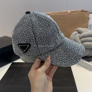 Pist lüks tasarımcı şapka beyzbol şapkası 160512 outour sport giyim skullie kadın erkekler kafataları rhinestone kristal biyazları moda yüksek kaliteli mektup metal tasarım