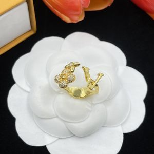 Kadın Tasarımcı Yüzükleri için Aşk Yüzükleri 18K Altın Kaplama Gümüş Çift Yüzük Titanyum Çelik Mektup Çiçek Halkaları Alyans Takı Hediyesi için UNISEX