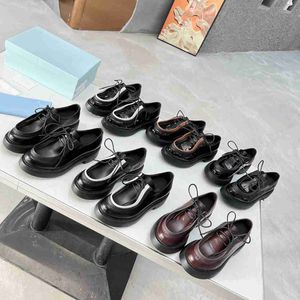 Ünlü tasarımcı fırçalanmış deri bağcıklı ayakkabılar kadınlar resmi ayakkabılar monolit fırçalanmış deri dantel-up kalın topuklu mokasenler siyah fırçalanmış beyaz patent boyutu 35-42