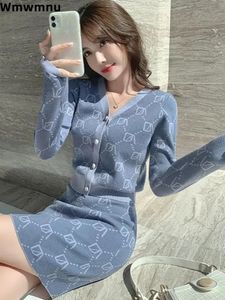 Y2k düz örgü sıkı oturan kadın giyim Kore ultra ince tek göğüs üst konjontos şık diz uzunluğu faldas 2 parçalı set yeni 240108