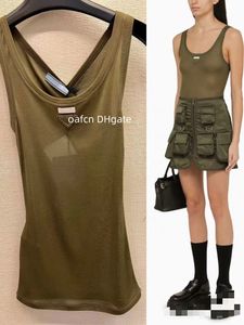 24SS Tasarımcı Kadın Tank Top Moda Rozeti Çıkartma Üçgen Elastik Üst Mulberry İpek Tank Üstü İnce Kayış Kadınlar Seksi Kolsuz Yaz Tank Üstü