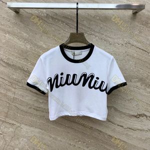 Tasarımcı Kadın Mektubu T-Shirt Sping Yaz Kısa Kollu Gevşek Sıradaki Pullu Mahsul Üst T-Shirt