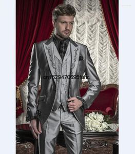 Erkekler 2024 Moda Siyah Gümüş Gri Nakış Damat Smokin Groomsmen Düğün Prom 3 Parçası (Ceket Pantolon Yelek Kravat)