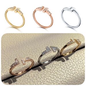 Anel de designer para mulheres anel de diamante de luxo masculino duplo T aberto anel de amor anel de ouro de casamento popular moda clássico jóias de alta qualidade caixa azul