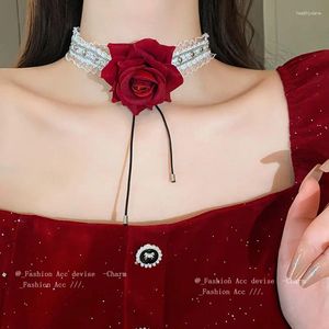 Kolye Kolyeler Abartılı Kırmızı Çiçek Modaya Modeli Boyun Zinciri Narin Kore Moda Kolye Takı Klasik Cazibe Takı