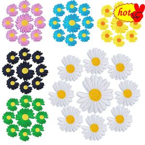 10 pezzi lotto ferro sulle toppe all'ingrosso fiore bianco nero rosso blu parches per abbigliamento cucire badge ricamati di design