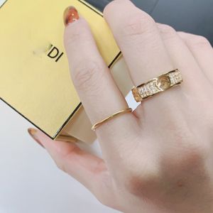 Yüzük tasarımcısı yüzük lüks mücevher halkaları nişan yüzüğü basit ve şık sonsuzluk kız arkadaşının hediyesi çok güzel!
