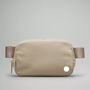 LL Her yerde uzun kayışla kemer çantası 1L Fanny Pack Açık Sporlar Yoga bel çantaları Çalışma Kadın Spor Salonu Elastik Ayarlanabilir Kayış Fermuar Hip Crossbody Bel Beldışı