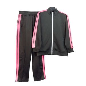 Мужские спортивные костюмы спортивная одежда мужской куртки и брюки Street Casual Suits Выбор полосатой водоотверженной тренд High Street Wild Joggers Дешевые Loe Iffcoat