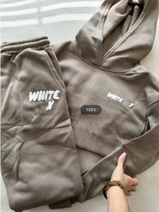 Sweatshirts wf-women kadın hoodies mektubu baskı 2 parçalı kıyafetler tilki çoban boyun uzun siyah beyaz kılıf sweatshirt ve pantolon set eşofman