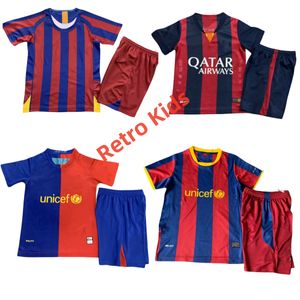 Retro Çocuk Barselona Jersey Barcelona 04 05 08 09 10 11 14 15xavi Ronaldinho Ronaldo Rivaldo Guardiola Iniesta Nihai Klasik Maillot de Foot Çocuk Seti