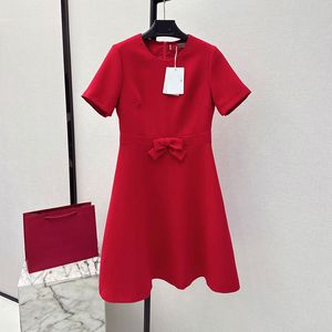 Дизайнерское платье 2024. Новое женское красное длинное платье с темпераментом, облегающее платье с бантом во французском стиле ретро с запахом на талии.