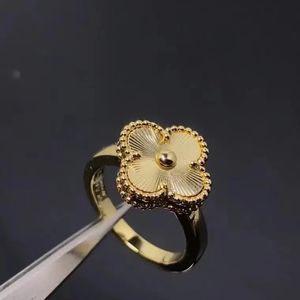 Высококачественные кольца с четырьмя листьями дизайнер Clover Cross Frong Ring Band модная платиновая платиновая набедренная ювелирные украшения с золотом