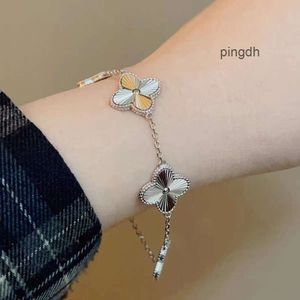 Tasarımcı Van Bileklik Dört Yaprak Yonca Bileklikler Cleef Bangle Vanclef Yüksek Versiyon V Gold Dört Yaprak Çim Lazer Beş Çiçek Kadın Moda Işığı Lüks Altın Gümüş Br