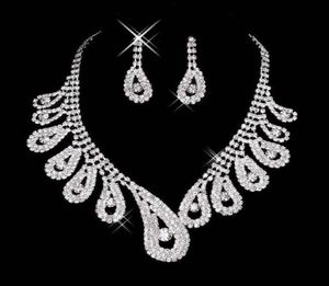Новый дешевый комплект свадебных украшений с блестящими кристаллами, посеребренное ожерелье, серьги с бриллиантами, свадебные комплекты украшений для женщин-невест, свадебный Acc2743279