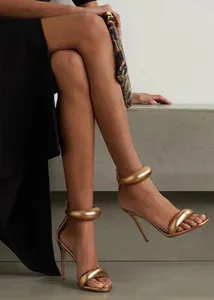 Gianvito Rossi sandalet 10cm stiletto topuklu sandaletler 8cm kadınlar elbise ayakkabı topuk kadınlar için yaz lüks tasarımcı sandaletler 13 renk kutu