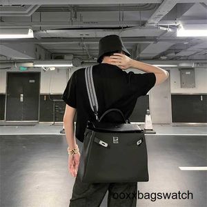 Женские пакеты моды роскошные сумки Big Bag 2023 New Litchi Pattern Мужская и женская сумка для сумочки 40 Большой бизнес -кросс -плечо для плеча HB 14KF