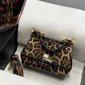 Высококачественный кошелек-кошелек Мини-кошельки Дизайнерская сумка через плечо Сумка на плечо Женские сумки с леопардовым принтом Кожаные гладкие треугольные сумки
