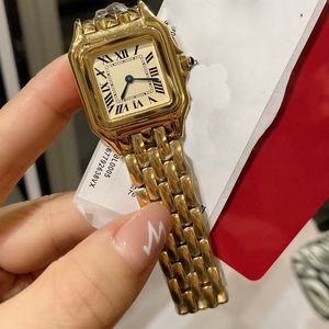 Nova moda feminina relógios tanque movimento de quartzo vestido dourado relógio feminino quadrado caixa de aço de precisão com mostrador banhado a prata em forma de espada ponteiro de aço azul