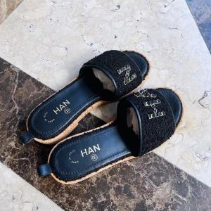 Слипкла Сандейл Санни Кожаная пляжная обувь роскошная прогулка Sliders Flat Mule Sandal Высококачественная мужская платформа дизайнер бассейн дизайнер резиновый обувь Summer Loafer Canvas