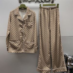 Мужская пижамный комплект, легкая роскошная модная классическая шелковая одежда, весенняя рубашка с длинными рукавами с буквенным принтом, эластичные брюки и длинные брюки