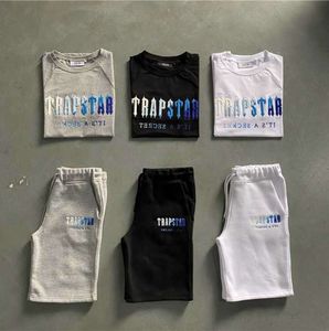 Erkekler Trapstar T Shirt Set Set Mektubu İşlemeli Terzini Kısa Kollu Peluş Şort Hareket Mevcut Yüksek Kaliteli Toptan Üst Futbol Şortları 3312ESS
