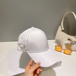 PRA Beyzbol Kapağı Klasik Beyaz Yan Üçgen Logo Beyzbol Şapkası Hızlı kuruyan kumaş, yüksek dereceli kırışıklık, erkekler ve kadınlar için uygun
