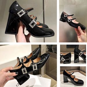 Slingbacks Kadın Yüksek Topuk Elbise Ayakkabı Klasik Kare Toe Lüks Tasarımcı Ayakkabı Sıradan Taş Desen Ayak Bilgi Turbası Sandalet