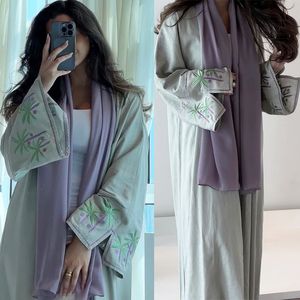Arabian Saudi Dubai Robe Fashion Embroidery Abaya Cardigan Robe Turkish Long Coat Women White Dress Full Sleeves Cardigan Two-piece Set caftan dubai moderne