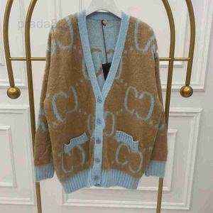 Kadın Sweaters Tasarımcısı 1101 2024 Pist Sonbahar Markası Aynı Stil Kazak Talif Uzun Kol V Boyun Haki Moda Kıyafetleri Yüksek Kalite Meiyi 68n0